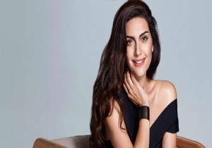 Bergüzar Korel’e Anlamlı Hediye